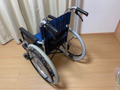 超美品カワムラサイクル車椅子 折りたたみ車いすKAJ202B-40