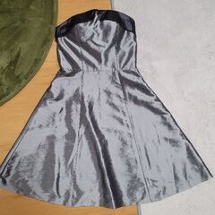 グレー色のドレス(パニエ&リボン紐、羽織り付き)