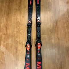 【中古】Atomic　スキー板　163cm　ストック付き