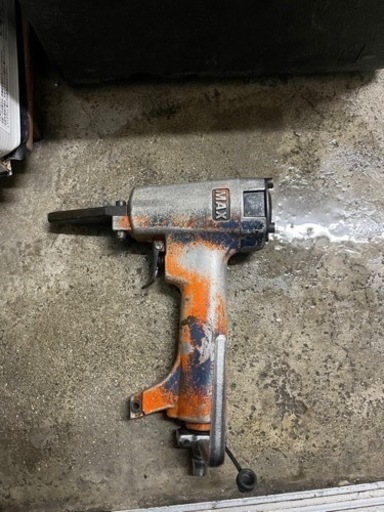 型枠大工　解体　エアー工具