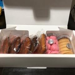 締切ました。返信できず、すみません。焼き菓子のセット(箱&袋付き)