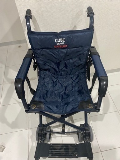 車椅子 軽量 折り畳み ●携帯用車椅子 CUBE630(キューブ630)紺 リーマン ノーパンクタイヤ 介護用品 携帯車いす