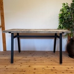 杉無垢古材×アイアンを使用したダイニングテーブルjtse