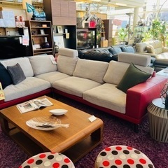 6人掛け】ソファコーナー レッドxベージュ オシャレすぎやん?