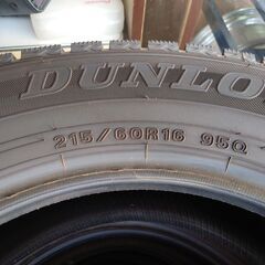 ダンロップ VW02 215/60R16 中古スタッドレスタイヤ 4本セット 工賃込み