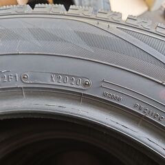 ダンロップ VW02 215/60R16 中古スタッドレスタイヤ 4本セット 工賃込み