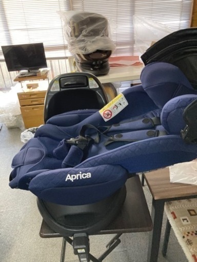 美品アップリカISOFX専用ベット型回転式チャイルドシートフラディアグロウアISOFIX