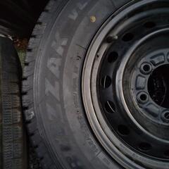 バリ山　スタッドレス　ハイエース2019年製　ブリザックVL1