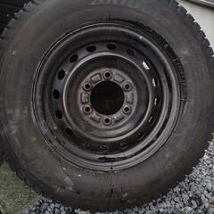 バリ山　スタッドレス　ハイエース2019年製　ブリザックVL1