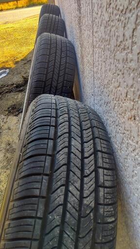 自家塗装スチールホイール、ホワイトリボンタイヤ付き | w2