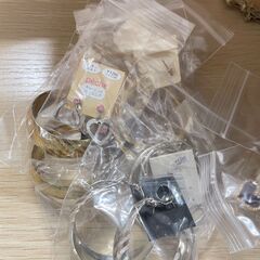 一つ当たり5円】女性のアクセサリー類の在庫を引き取ってくださる方