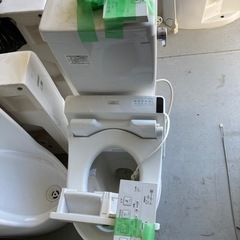 TOTOトイレ便器ウォシュレット　ペーパーホルダー　蓋は無いです