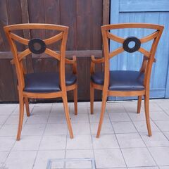 William Switzer(ウィリアム・スウィッツァー)のアームチェア2脚セットです。個性的なデザインの背もたれと曲線的なフレームがレトロな印象のダイニングチェア。ブルックリンスタイルなどにも♪CK213