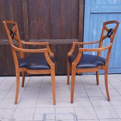 William Switzer(ウィリアム・スウィッツァー)のアームチェア2脚セットです。個性的なデザインの背もたれと曲線的なフレームがレトロな印象のダイニングチェア。ブルックリンスタイルなどにも♪CK213