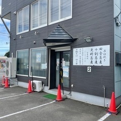 ホイルローダー等でご近所でお仕事の方、店の前の駐車場の除雪作業