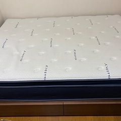 2020年3月に購入したダブルサイズ大きいベットです。