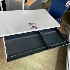 JK-31 【オフィス家具専門店】プラスの平デスクです！ P4.11/26時点で在庫数10点以上あり JK-31 【オフィス家具専門店】プラスの平デスクです！ P4.11/26時点で