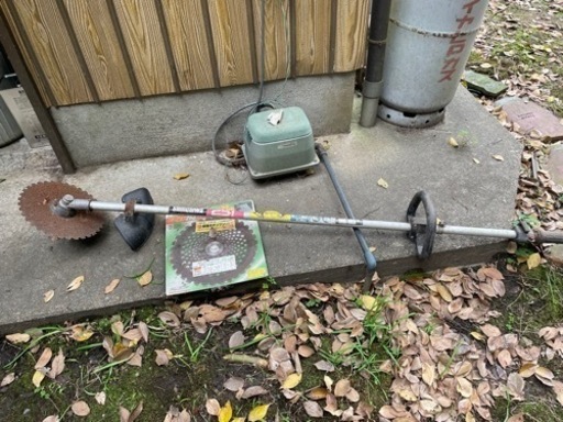 コンバイン　草刈機　精米器　引き取ってくださるかた募集 コンバイン 草刈機 精米器 引き取ってくださるかた募集