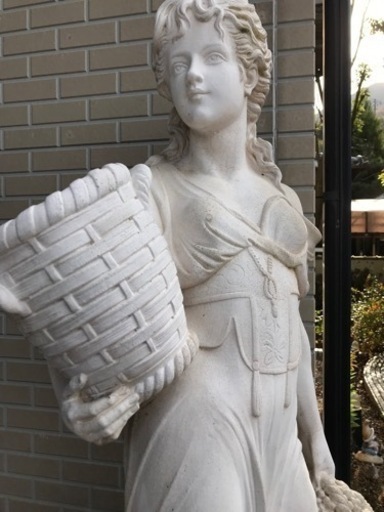 かごを持つ乙女　イタリア製　人造石像（小）