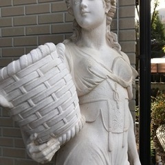 かごを持つ乙女　イタリア製　人造石像（小）