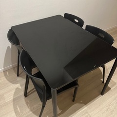 ダイニングテーブル、椅子×4つ