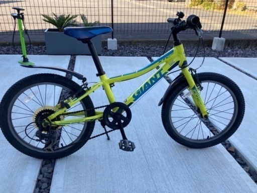 値下げしました。福岡 早良区 原 GIANT 20インチ子供用自転車