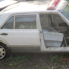 ベンツ-126-560SEL-右後ろドアーガラス付き販売