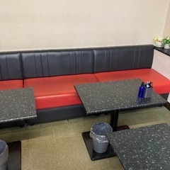 現在カラオケ店で使用している椅子とテーブルです。