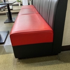現在カラオケ店で使用している椅子とテーブルです。
