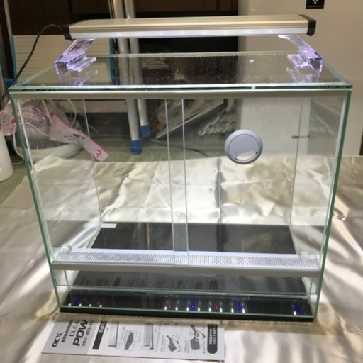 エーハイム　レプタイルケージとLEDライトのセット③