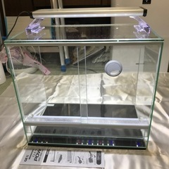 エーハイム レプタイルケージとLEDライトのセット①