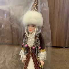 カザフスタンの花嫁衣裳人形