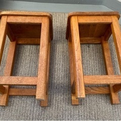 図工室の椅子 2脚セット 四角のいす