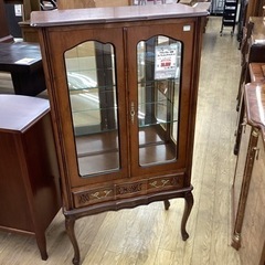 KK-104【新入荷　リサイクル品】イタリア製　クラシカル　コレクションキャビネット　猫脚