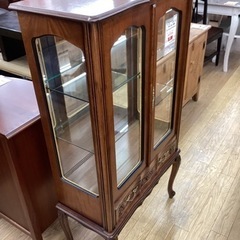 KK-104【新入荷　リサイクル品】イタリア製　クラシカル　コレクションキャビネット　猫脚