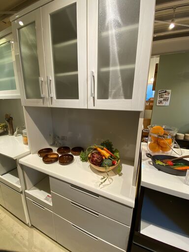 宇都宮でオシャレな家具を探すなら『オトワリバース！』レンジボード キッチン収納 食器棚 ニトリ ホワイト 中古品