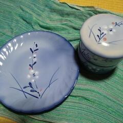 小さな重箱＋大皿 陶器 2段　梅の花