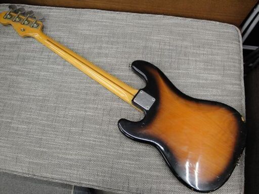 フェンダージャパン プレシジョンベース サンバースト シリアル