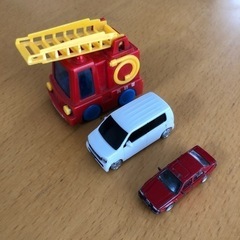 お話し中【差し上げます】ミニカー2台＆鉛筆削りの消防車