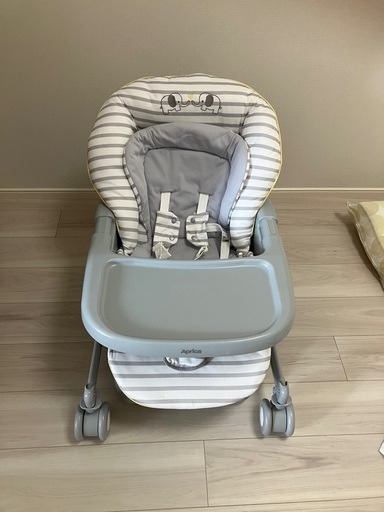 【値下げ中】定価2万円　1ヶ月使用のみApricaアップリカ 手動 ハイローチェア ユラリズム YuraLism