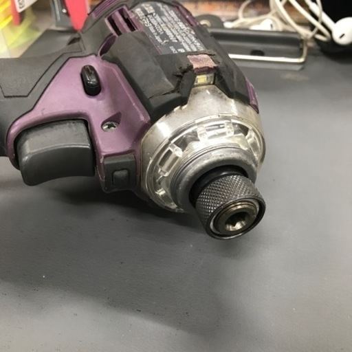 中古品△マキタ40V 充電式インパクトドライバ TD001D 本体のみ