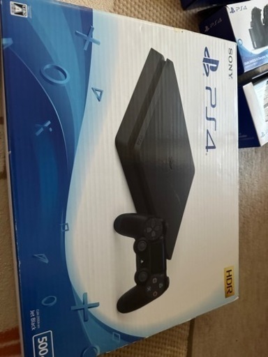 早い物勝ちですプレステ4本体　付属品付き