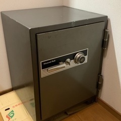 金庫　引き取ってくれる方に500円差し上げます