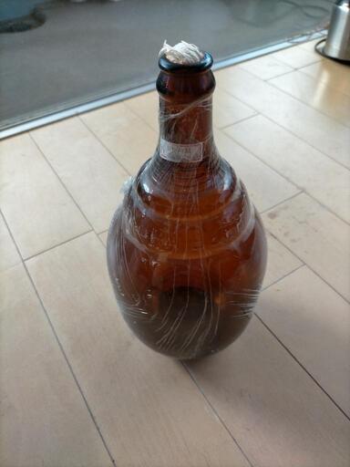 蔵出し　茶色のビール瓶　骨董品です