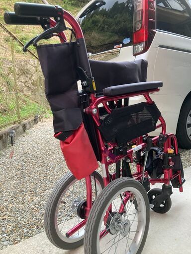 【中古品】軽量車いす キャリカルプラス 介助用（赤）取説付き 中古品】軽量車いす キャリカルプラス 介助用（赤）取説付き