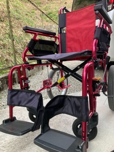 【中古品】軽量車いす キャリカルプラス 介助用（赤）取説付き