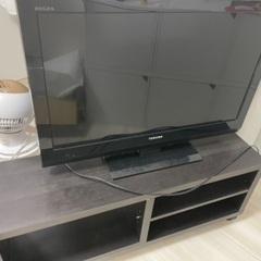 テレビ32Vとテレビボード
