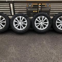 取引中！値下げ！17インチスタッドレスSUVナット付き