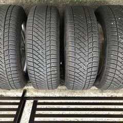 取引中！値下げ！17インチスタッドレスSUVナット付き