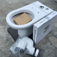 【海外製トイレ便器タンクセット】【新品未使用】引き取りに来られる方！